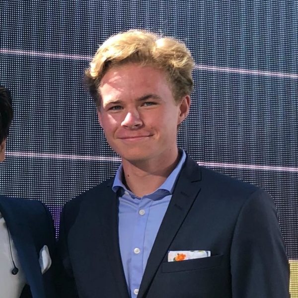 Kille i kostym